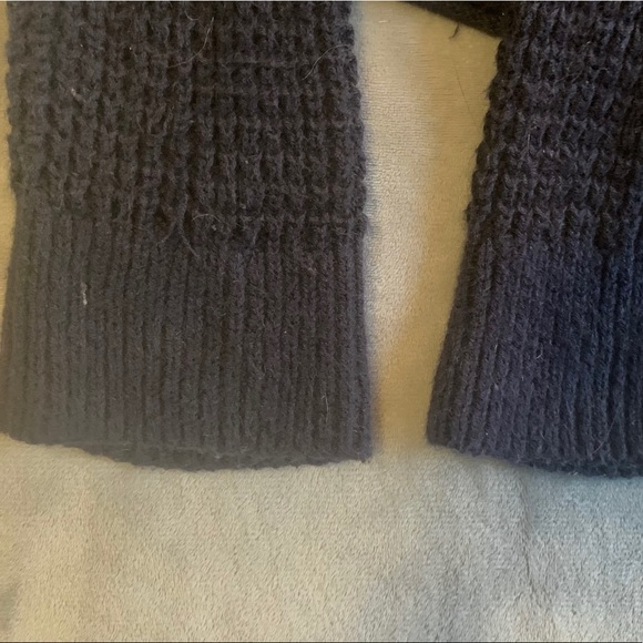 Hollister Crew Neck - Picture 4 of 9